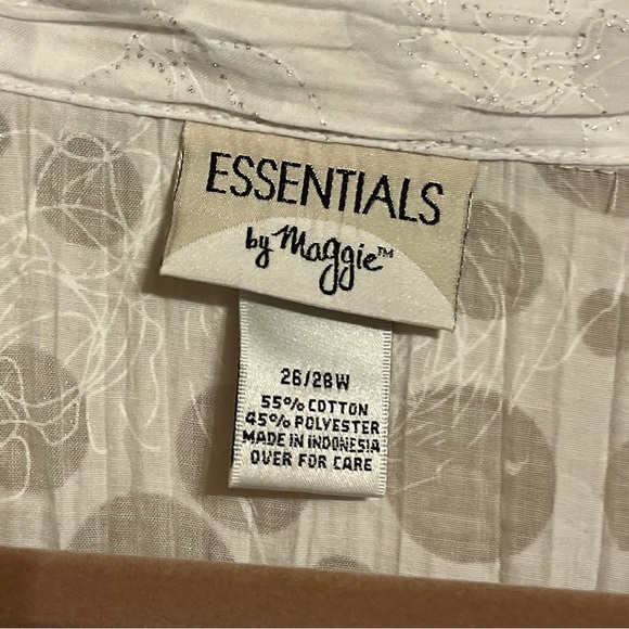 essentials - by Maggie. white with sheer polkadots and embroidered roses NWOT - Picture 3 of 12